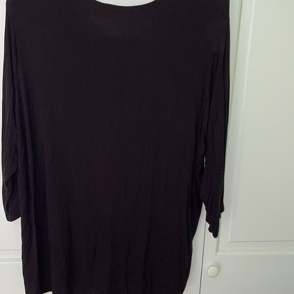 Hi low hem black top. EUC - Picture 6 of 6